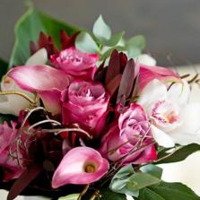 37.Rózsa, kála, orchidea gyönyörű csokor több színben  és méretben is  kérhető. ( képen S méret )